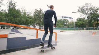 kaykaycı yapan skate Park
