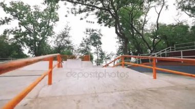 kaykaycı yapan skate Park