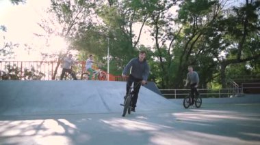 skate Park Bisikletleri ile erkekler 