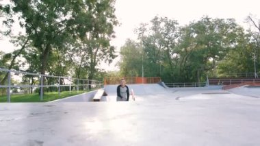 Sportif adam çalıştırmak ve atlama