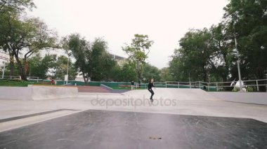 skate Park yapan adam