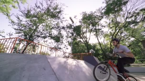 Giovane uomo skate Park — Video Stock