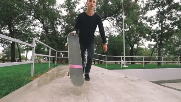Skate Park yapan adam — Stok video