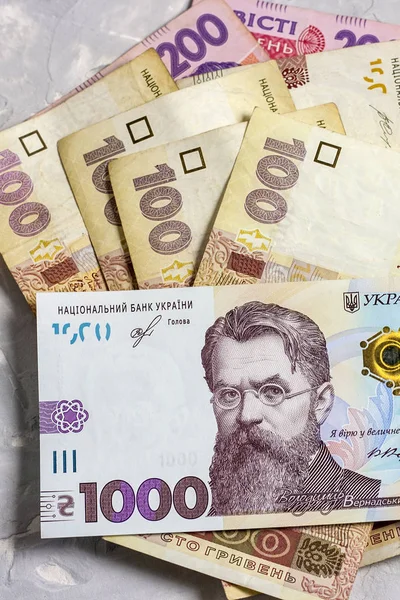 Ukrainische Griwna, Banknoten von 100 bis 1000 Griwna. Finanzielle Hintergründe aus ukrainischen Banknoten. Geld-Hintergrund. — Stockfoto