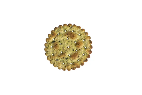 Een ronde cracker met kruiden en kaas geïsoleerd op een witte achtergrond — Stockfoto