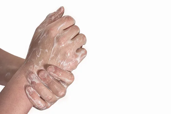 Wirus Korony Młody Facet Medycznej Masce Ochronnej Myje Ręce Mydłem — Zdjęcie stockowe