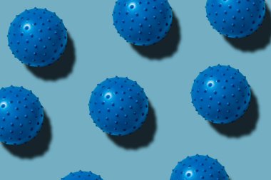 Coronavirus soyut arka planı. Bakteriyolojik mikroorganizma. Mavi arka planda Coronavirus hücreleri.