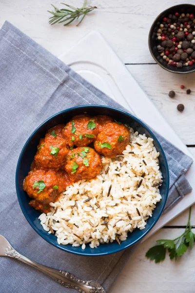 Meatballs with rice and tomato sauce in a bowl — Stock Photo, Image