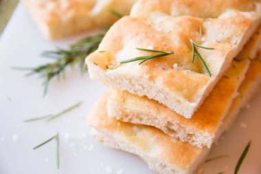 Biberiye ve tuzlu sade uçak pizzası.