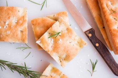 Biberiye ve tuzlu sade uçak pizzası.