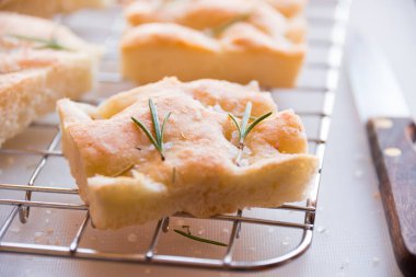 Biberiye ve tuzlu sade uçak pizzası.