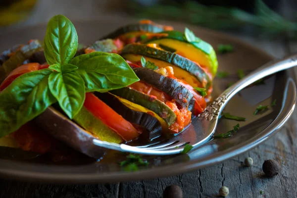 Zelfgemaakte Ratatouille Gemaakt Van Gesneden Groenten Courgette Tomaten Aubergine — Stockfoto