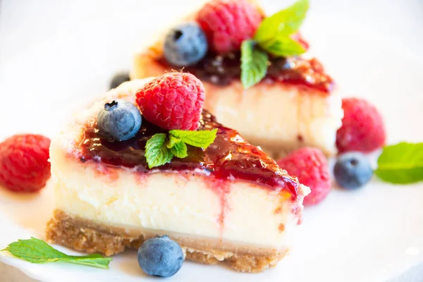 Homemade Delicious Cheesecake Fresh Fruit — Stock Photo, Image