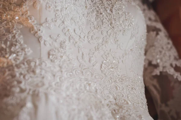 Ажурна вишивка на весільній сукні 8016 . — стокове фото