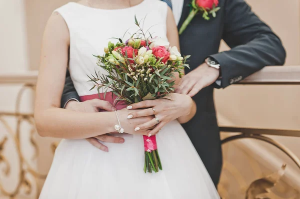 Buquê de casamento original de rosas 8484 . — Fotografia de Stock
