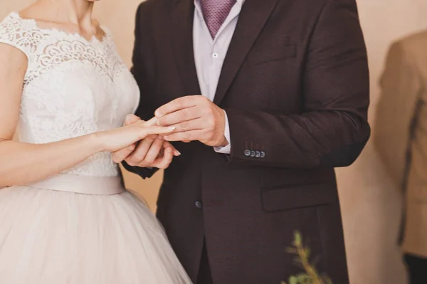 El intercambio de anillos de boda 8502 . —  Fotos de Stock