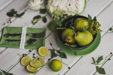 Natürmort beyaz tablo 8689 yeşil tarzı.