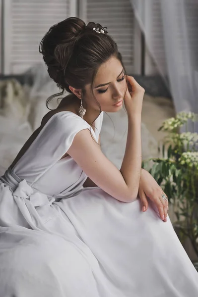 Portrait of a beautiful girl in a long white dress 8765. — Stock Photo, Image