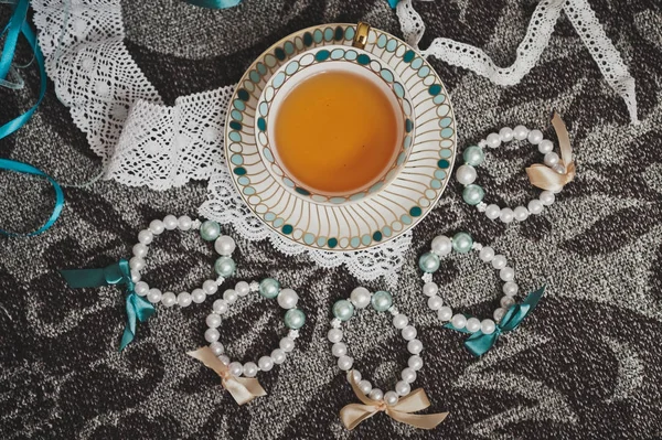 Tazza di tè tra le decorazioni 8860 . — Foto Stock