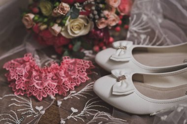 Süslemeleri nedime elbise düğün için 9242.