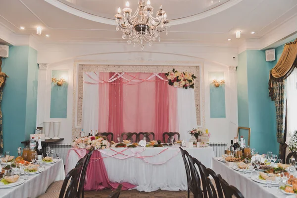 Long Banquet tables laid for the feast 9267. — Stock Photo, Image