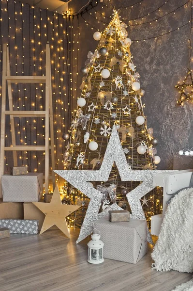 Uma estrela enorme como uma decoração festiva das decorações de Natal — Fotografia de Stock