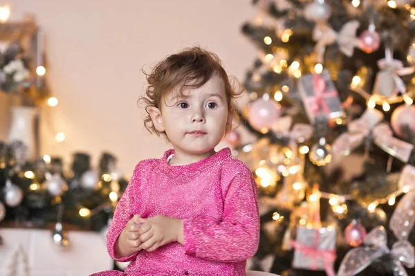 크리스마스 배경 아이의 초상화 조명 화 — 스톡 사진