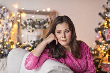 Güzel bir kızla yüz bir Noel süsleri 9495.