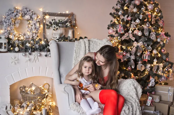 엄마와 딸 반짝이 크리스마스가 르의 배경 — 스톡 사진