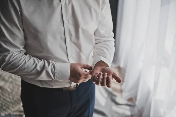 The man wears a white shirt 9698. — Stock Photo, Image