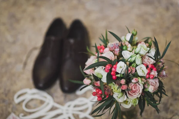 Für den Bräutigam Schmuck und Accessoires für die Hochzeit vorbereitet — Stockfoto