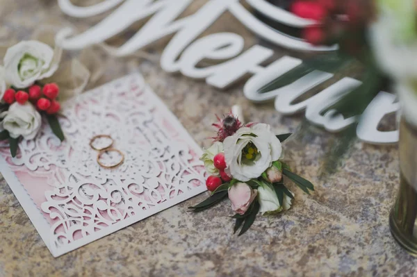 Für den Bräutigam Schmuck und Accessoires für die Hochzeit vorbereitet — Stockfoto