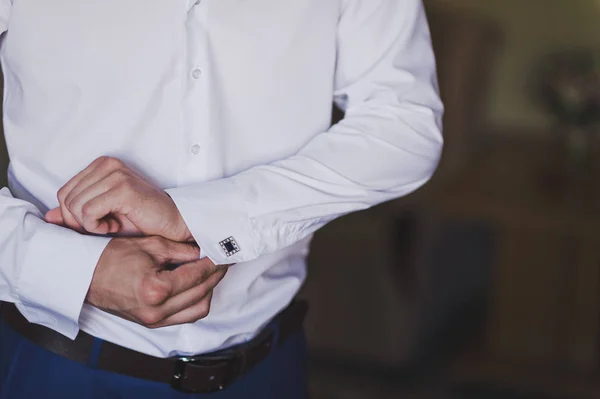 Gebühren sind ein Geschäftsmann in einer Sitzung 9986. — Stockfoto