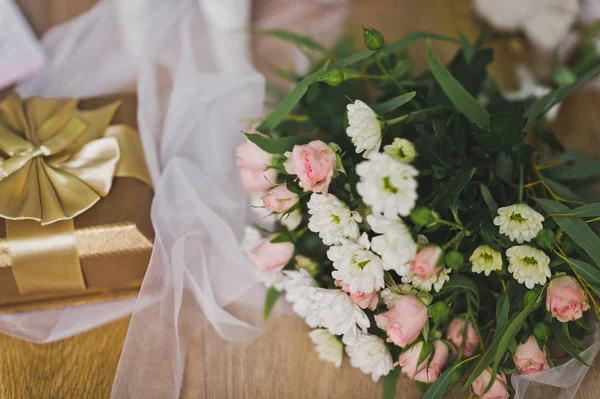 Bijoux en attente de la cérémonie de mariage 9988 . — Photo