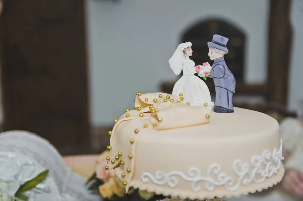 Трехъярусный торт на свадьбу 6571 . — стоковое фото