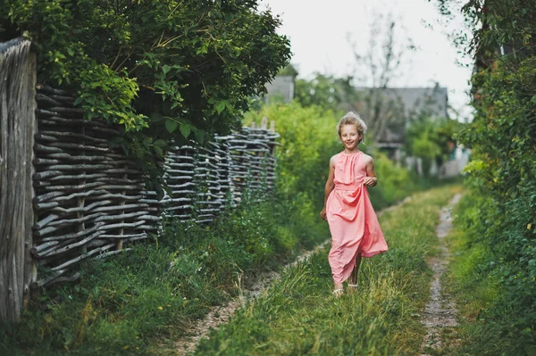 Portréja egy futó út, a gyermek 6621. — Stock Fotó