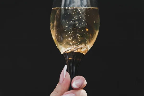 Bir bardak şampanya el 6700. — Stok fotoğraf