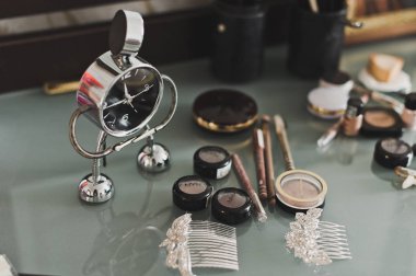 Kadın mücevher 6747 masada.