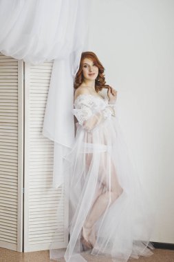 Beyaz cüppeli 6854 nazik gebelik.