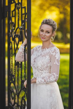 Gelin sahte kapı kapı 52 tutar.