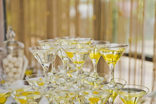 The pyramid of champagne glasses 6713. — Stock Photo, Image