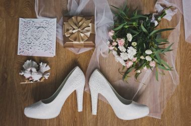 Bayan Takı 306 masada.