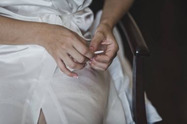 Kızı düğün töreni 7053 için hazırlanıyor.