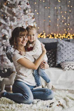 Anne küçük kızı yeni yıl arifesinde 7147 hugs..