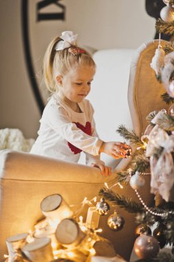 Çocuk Noel ağacı 7274 süs çalış.