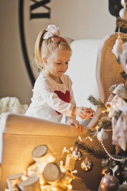 Çocuk Noel ağacı 7275 süs çalış.