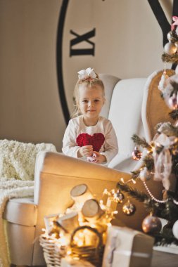 Noel büyük bir Noel ağacı ve bir h oluşan bir stüdyom