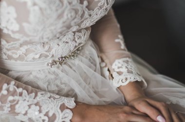 7779 törenden önce gelinin el.