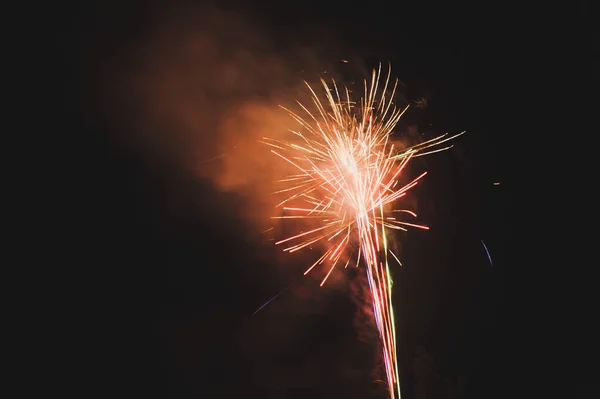 Hermosos patrones de la noche de los fuegos artificiales 7640 . — Foto de Stock