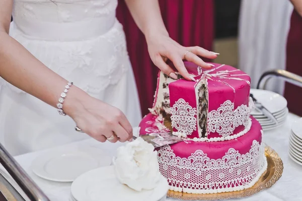 Весільний торт на столі 7968 . — стокове фото